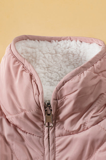 Roze fleece gevoerde gewatteerde vestjassen