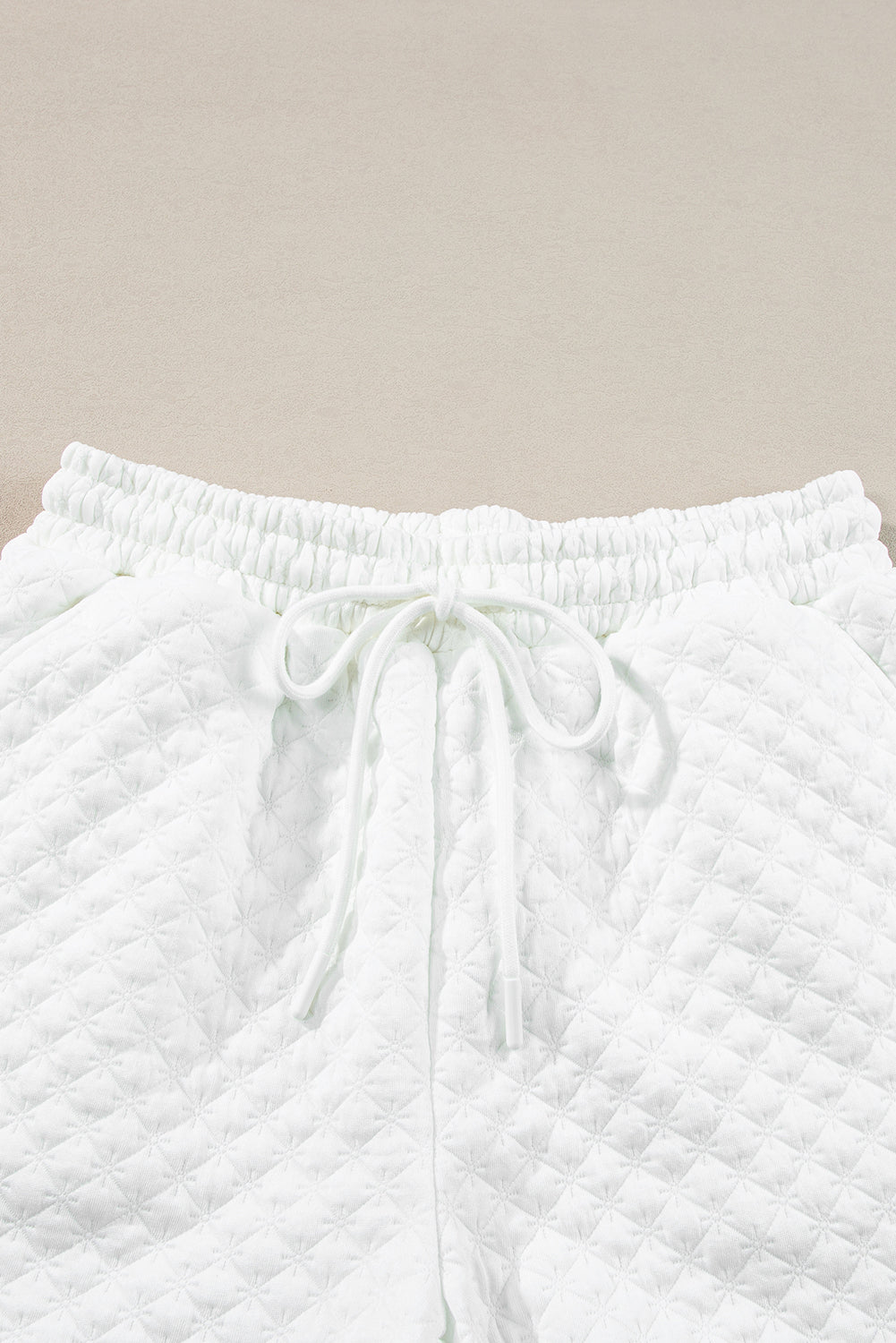 Witte getextureerde V-hals shorts met trekkoord