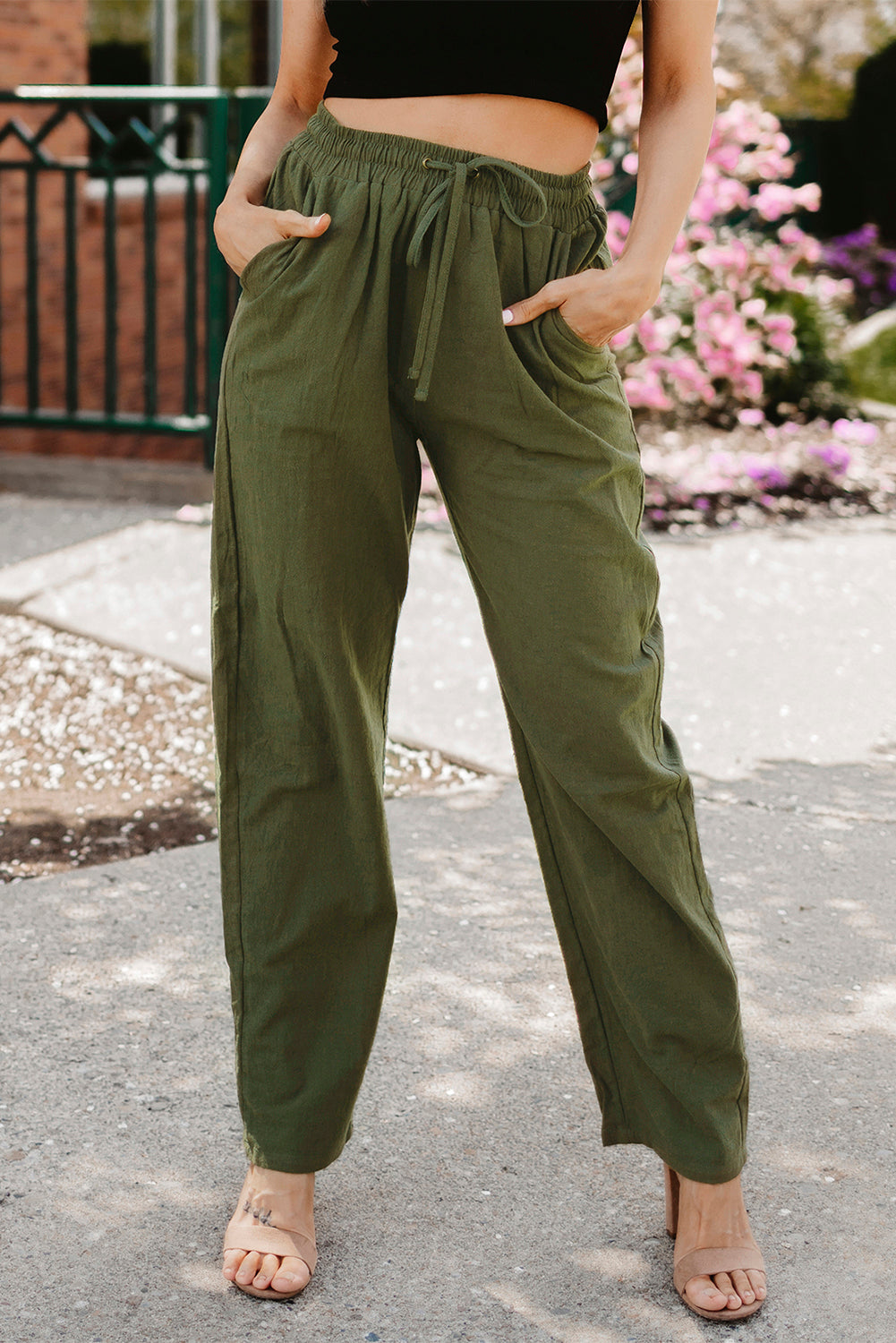 Groene elastische taille met trekkoord, zakken, lange rechte pijpen, broek