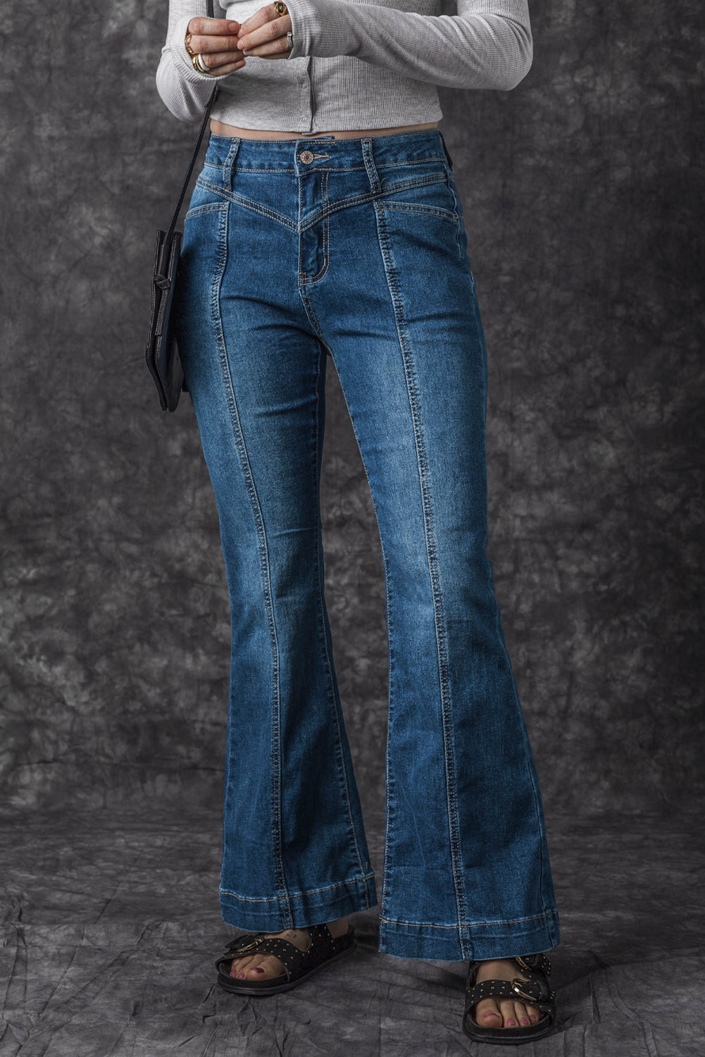 Blauwe jeans met hoge taille en naden en stiksels en flared zakken