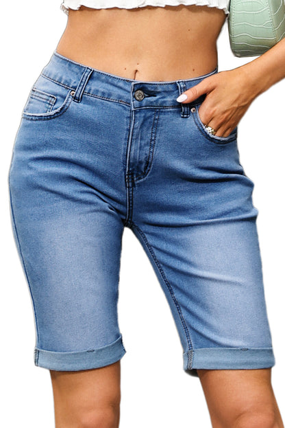 Hemelsblauwe zuurwassing omgeslagen rand Bermuda korte jeans