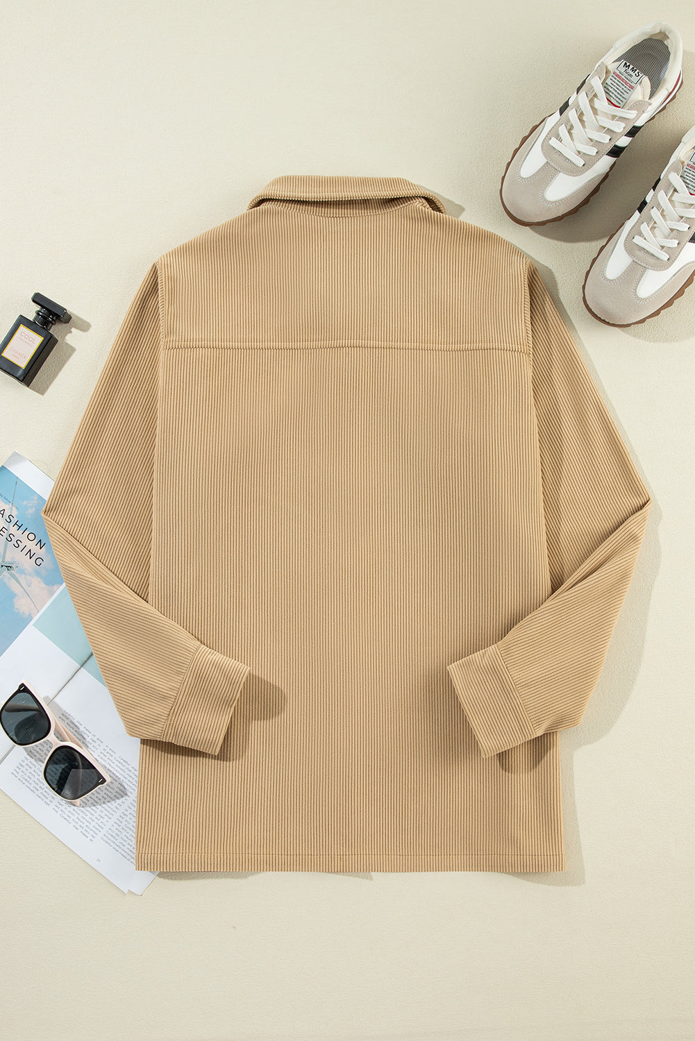 Licht Frans beige effen geplooide klepzak corduroy shacket met knoopsluiting