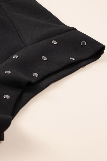 Zwarte T-shirtjurk met studs en capuchon in grote maten