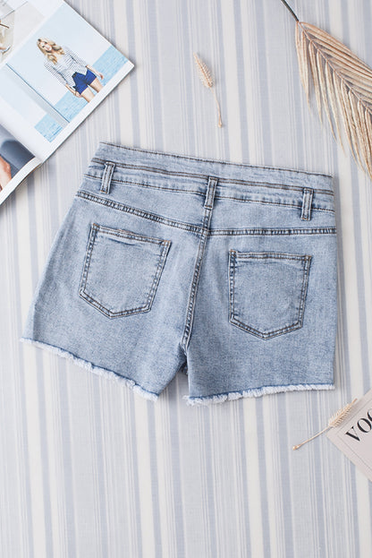 Hemelsblauwe denim shorts met diamanten studs en vintage wash