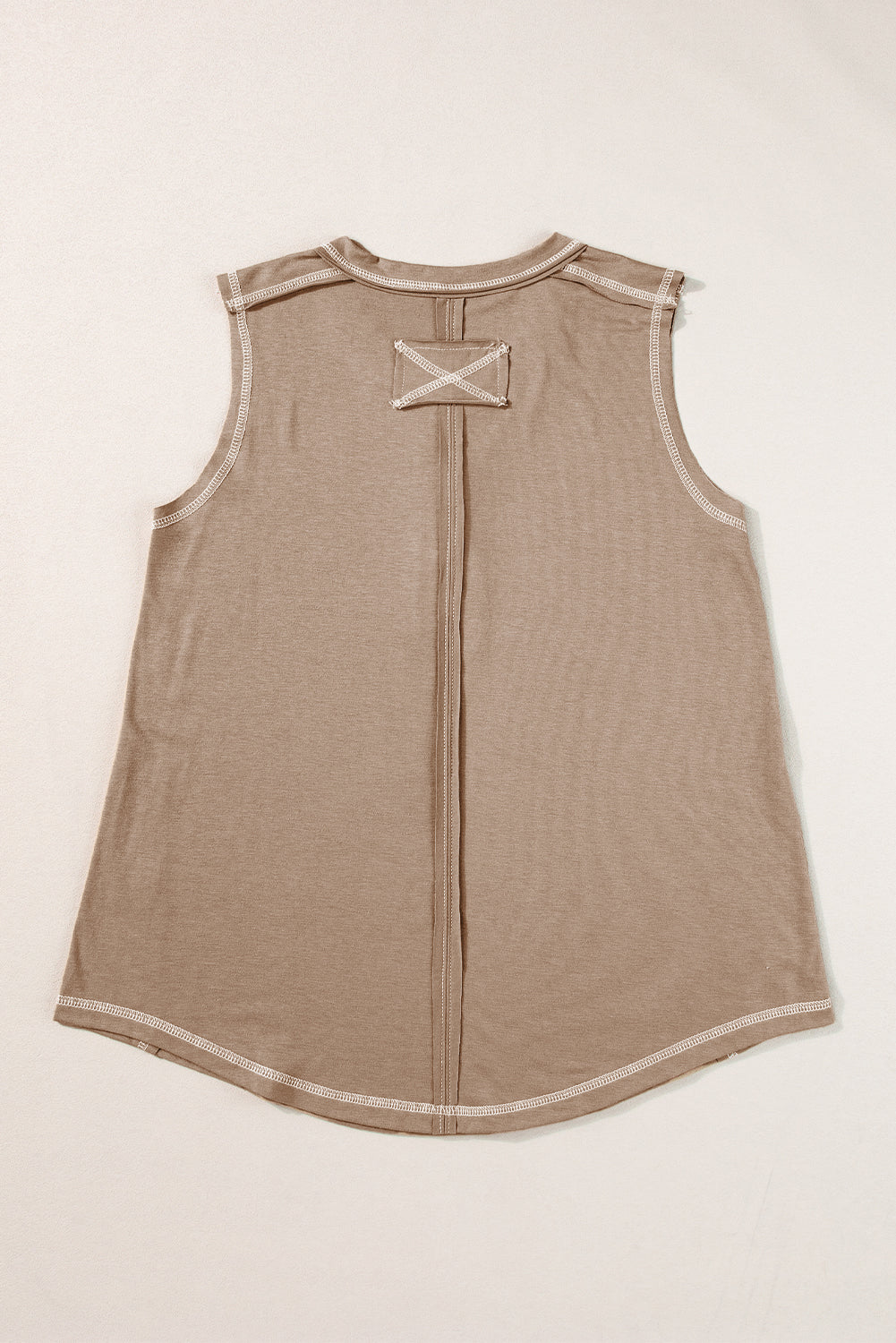 Licht Frans beige Henley tanktop met contrasterende stiksels en zichtbare naden