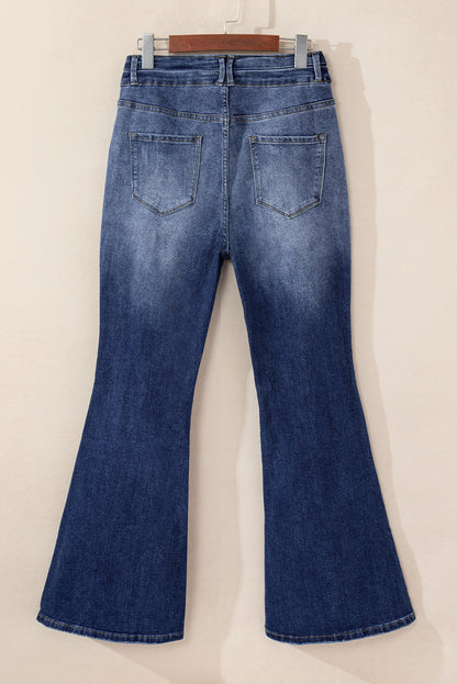 Hemelsblauwe jeans met hoge taille en gescheurde knopen