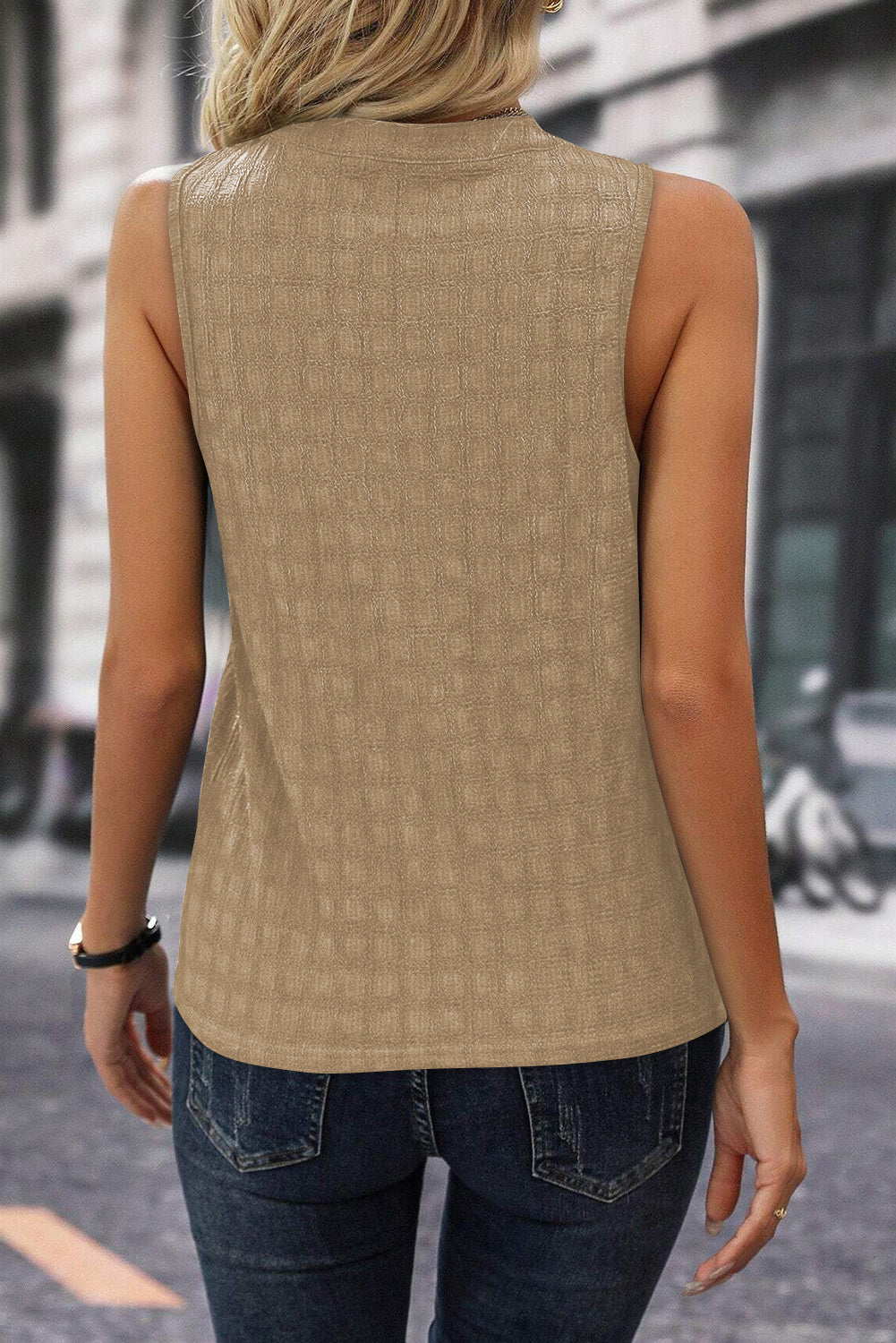 Zeegroene tanktop met getextureerde splithals