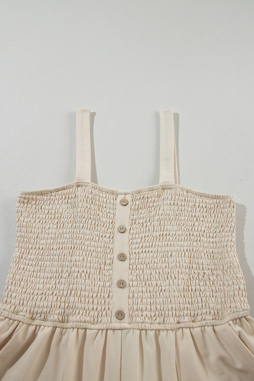 Beige geplooide mouwloze romper met knopen