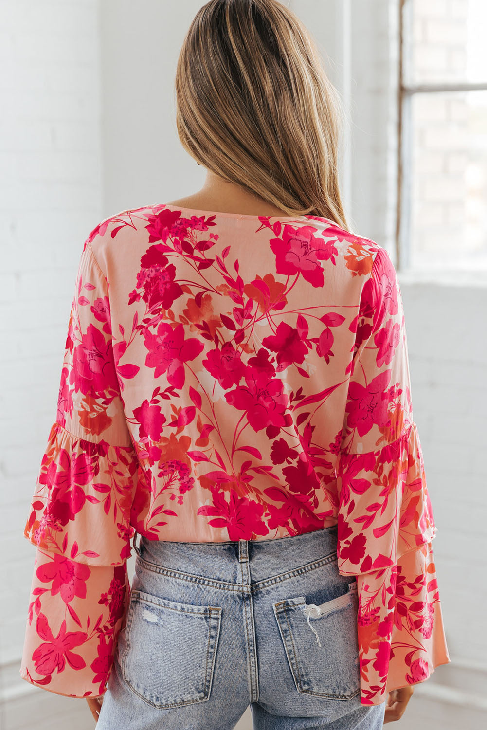 Roze bloemenprint gelaagde bel lange mouwen geknoopt bodysuit