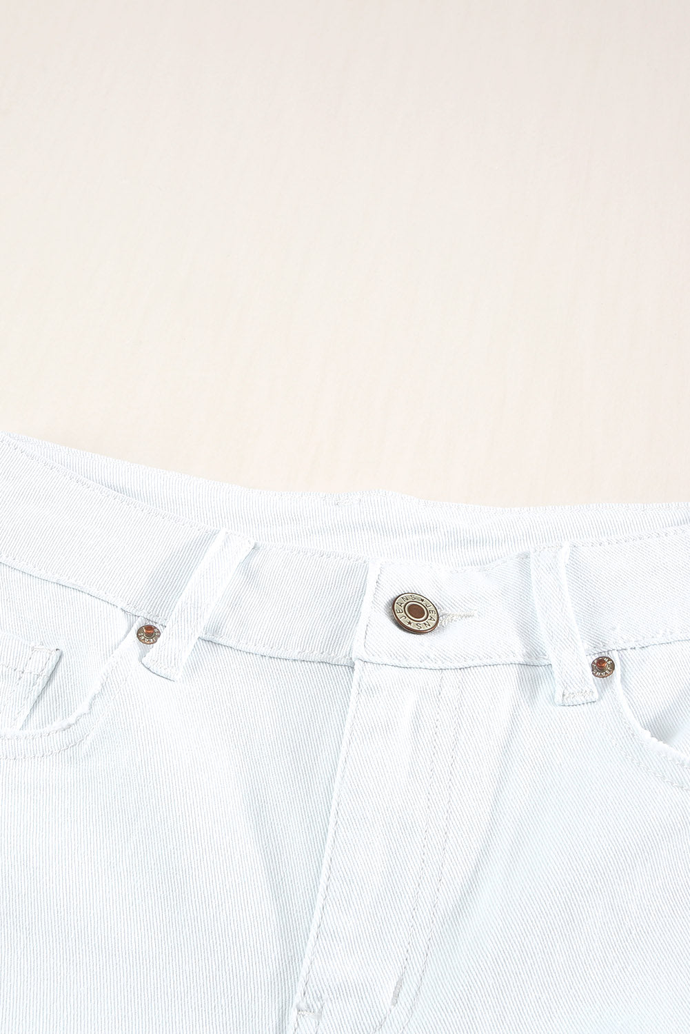 Witte versleten gerafelde denim shorts