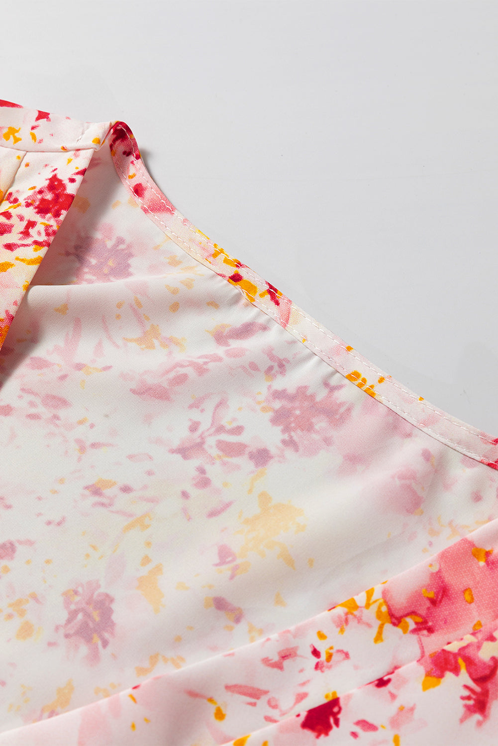 Roze blouse met bloemenprint en V-hals