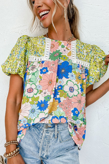 Rozerode bubbelmouw kantversiering bloemenmix blouse