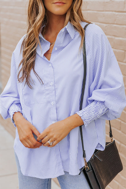 Hemelsblauw gesmokt gestreept boyfriend-shirt met zakje