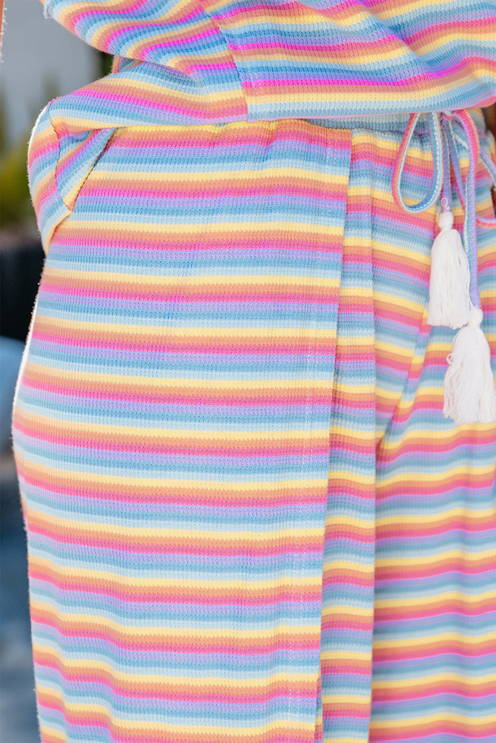 Zwarte gestreepte regenboog T-shirt met kwastjes en wijde pijpenbroekset