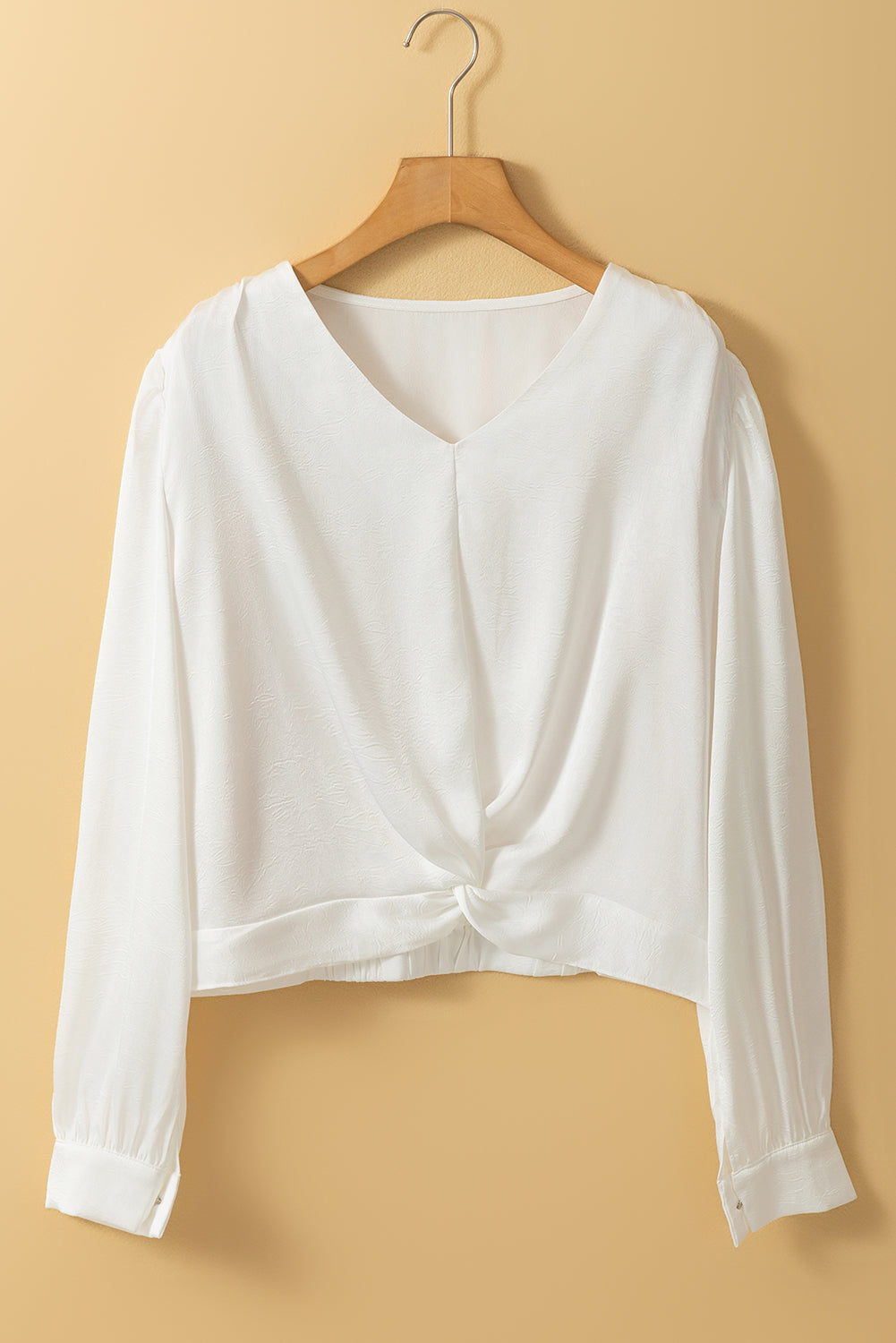 Witte V-hals crop blouse met elastische gedraaide zoom