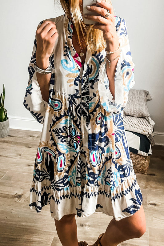 Robe courte boutonnée à manches bouffantes et imprimé tribal blanc