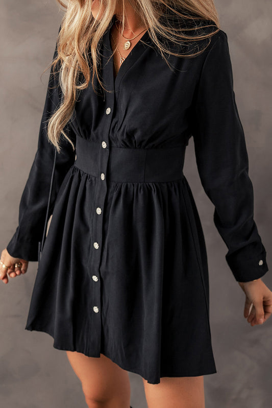 Mini-robe chemise noire à manches longues et taille haute avec élastique