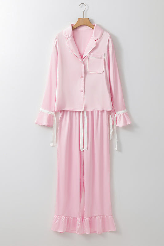 Ensemble de détente avec chemise à nœuds en satin rose clair et pantalon à volants