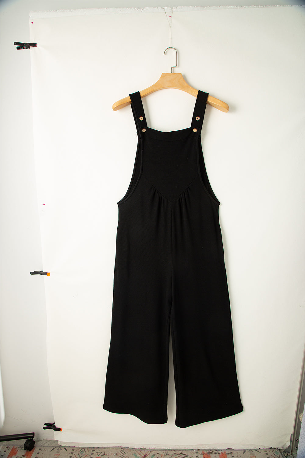 Zwarte jumpsuit met wijde pijpen en geknoopte bandjes