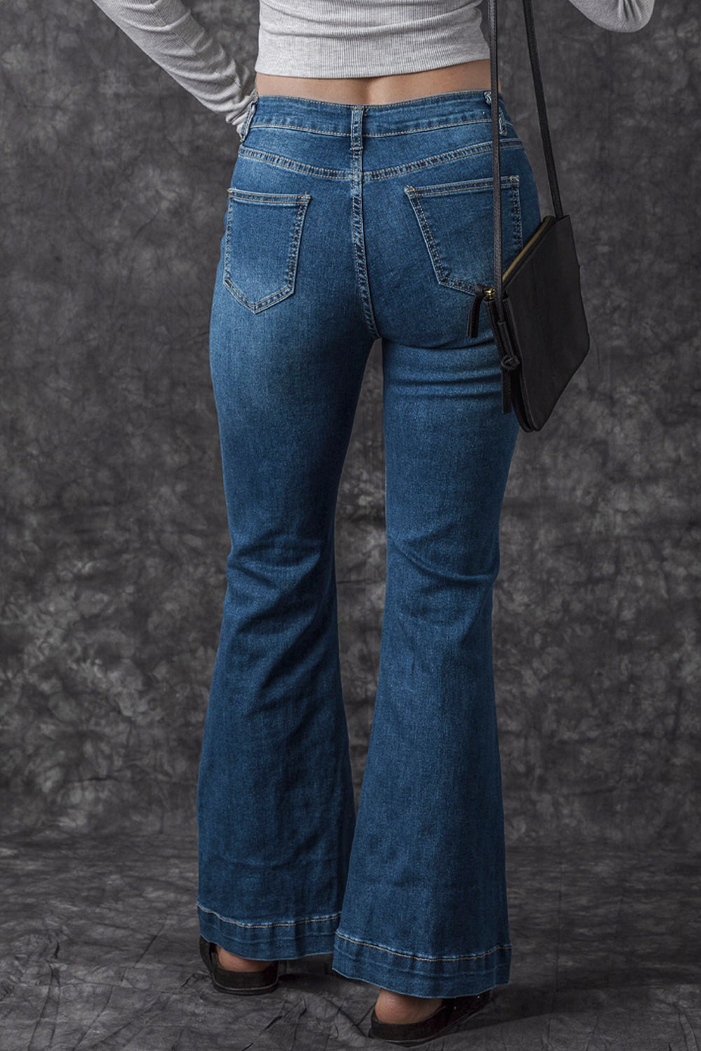 Blauwe jeans met hoge taille en naden en stiksels en flared zakken