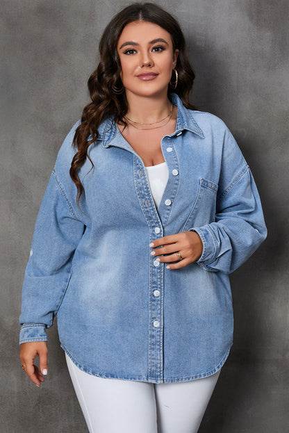 Hemelsblauwe plus-size borstzak denim shacket met knoopsluiting