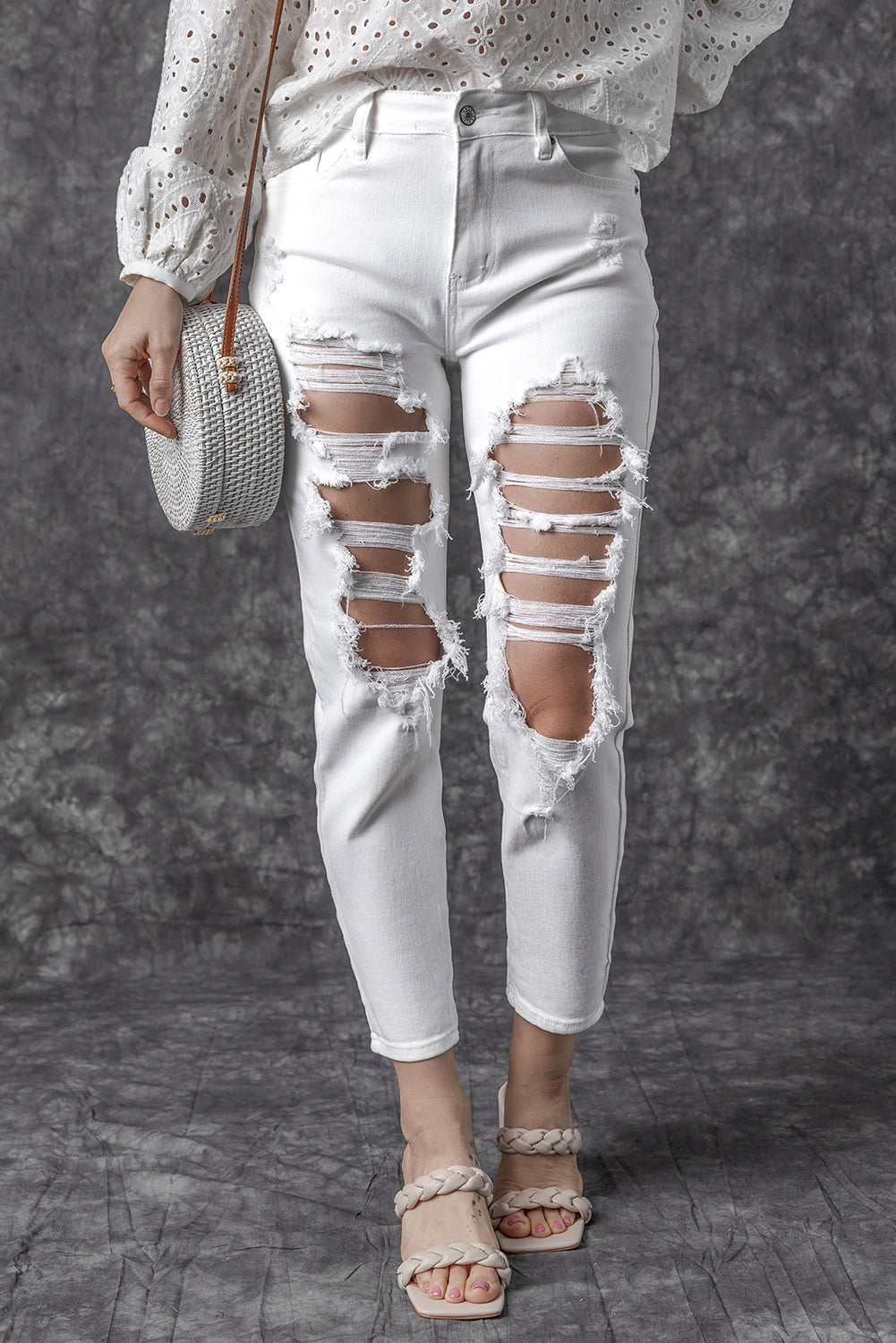 Witte gescheurde jeans met hoge taille en scheuren