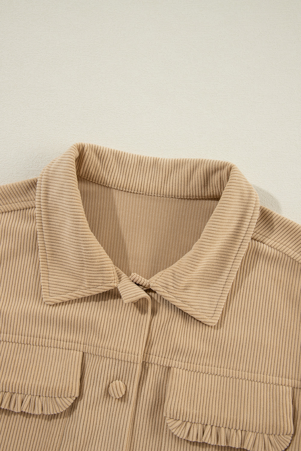 Licht Frans beige effen geplooide klepzak corduroy shacket met knoopsluiting