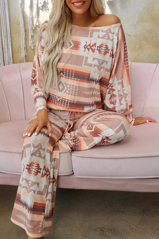 Lounge-outfit met veelkleurige Azteekse print, pofmouw en broek