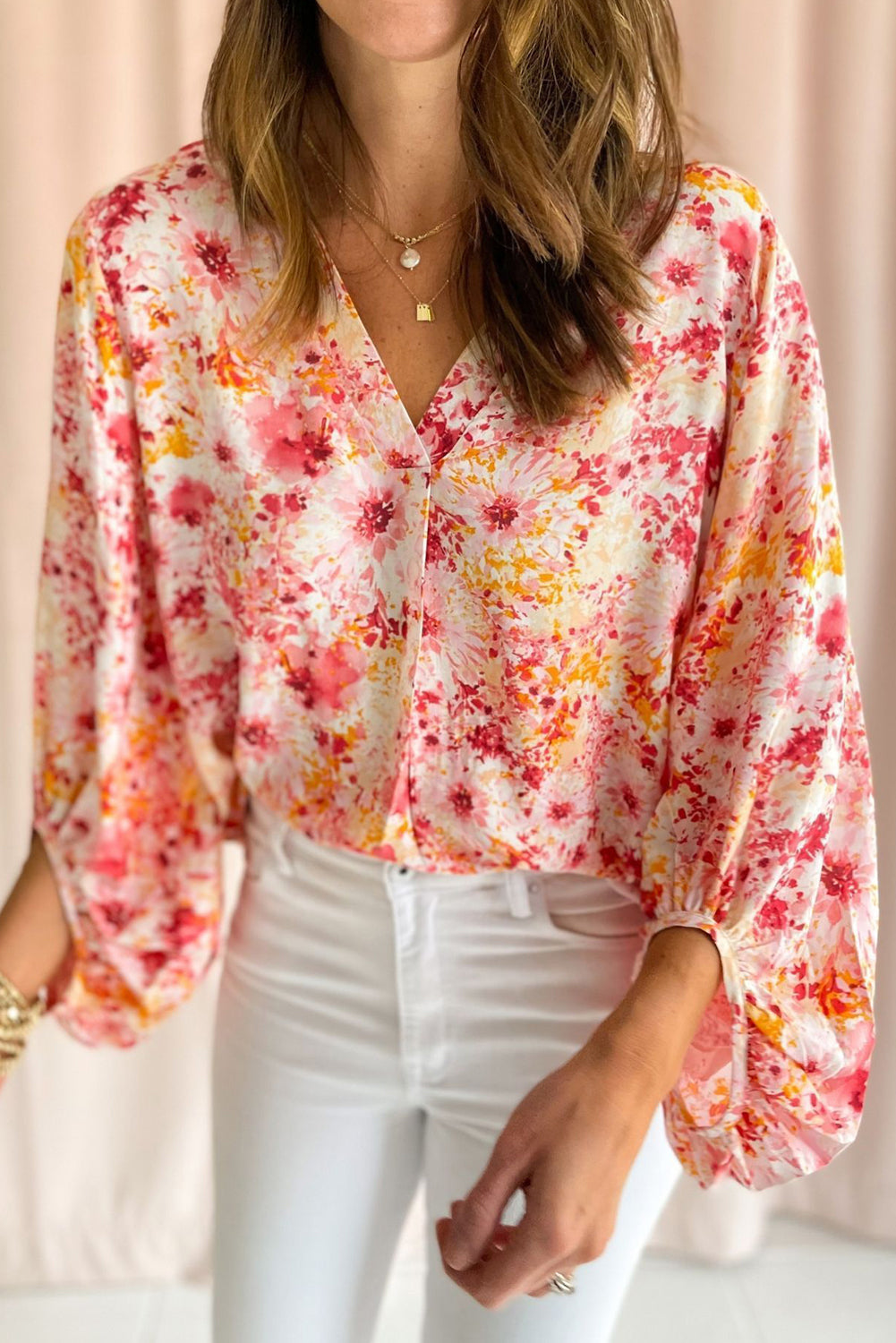 Roze blouse met bloemenprint en V-hals