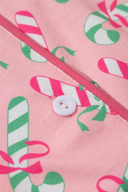 Roze kerstpyjamaset met knoop en zakmotief in zuurstokprint