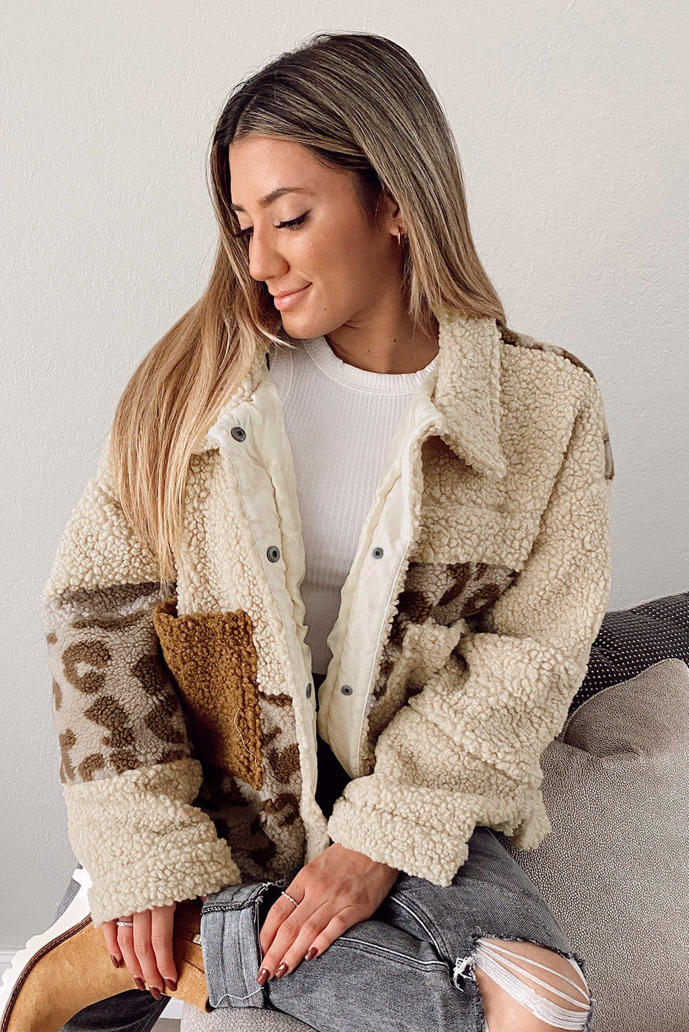 Beige luipaard patchwork sherpa jack met drukknopen