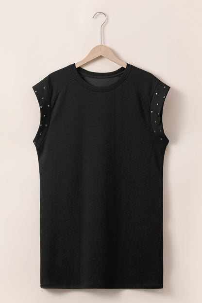 Zwarte T-shirtjurk met studs en capuchon in grote maten