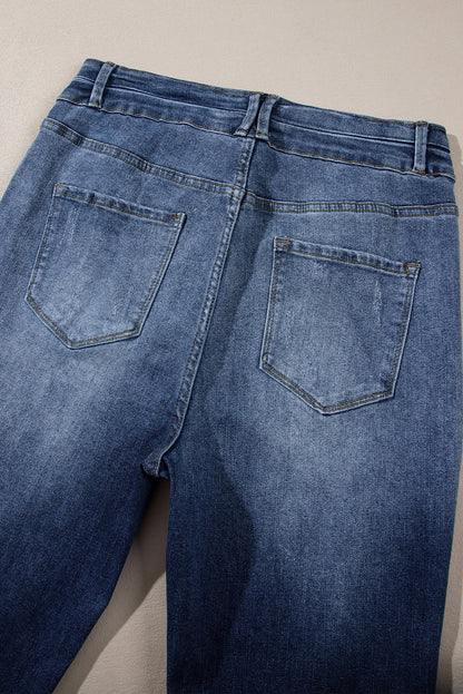 Hemelsblauwe jeans met hoge taille en gescheurde knopen