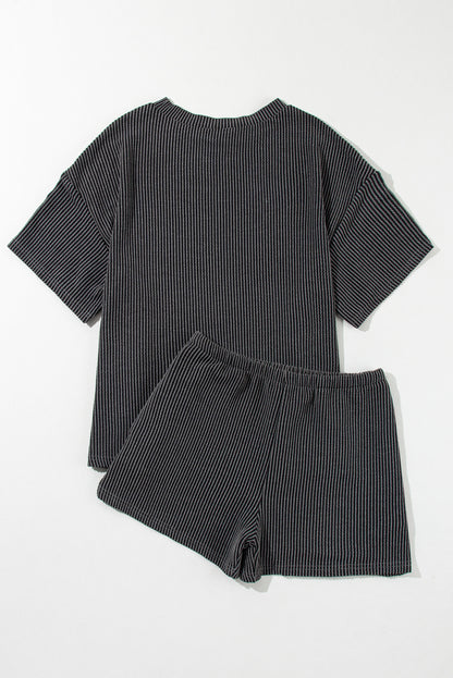 Set van een Carbon Grey Ribbed Textured Knit Loose Fit T-shirt en korte broek