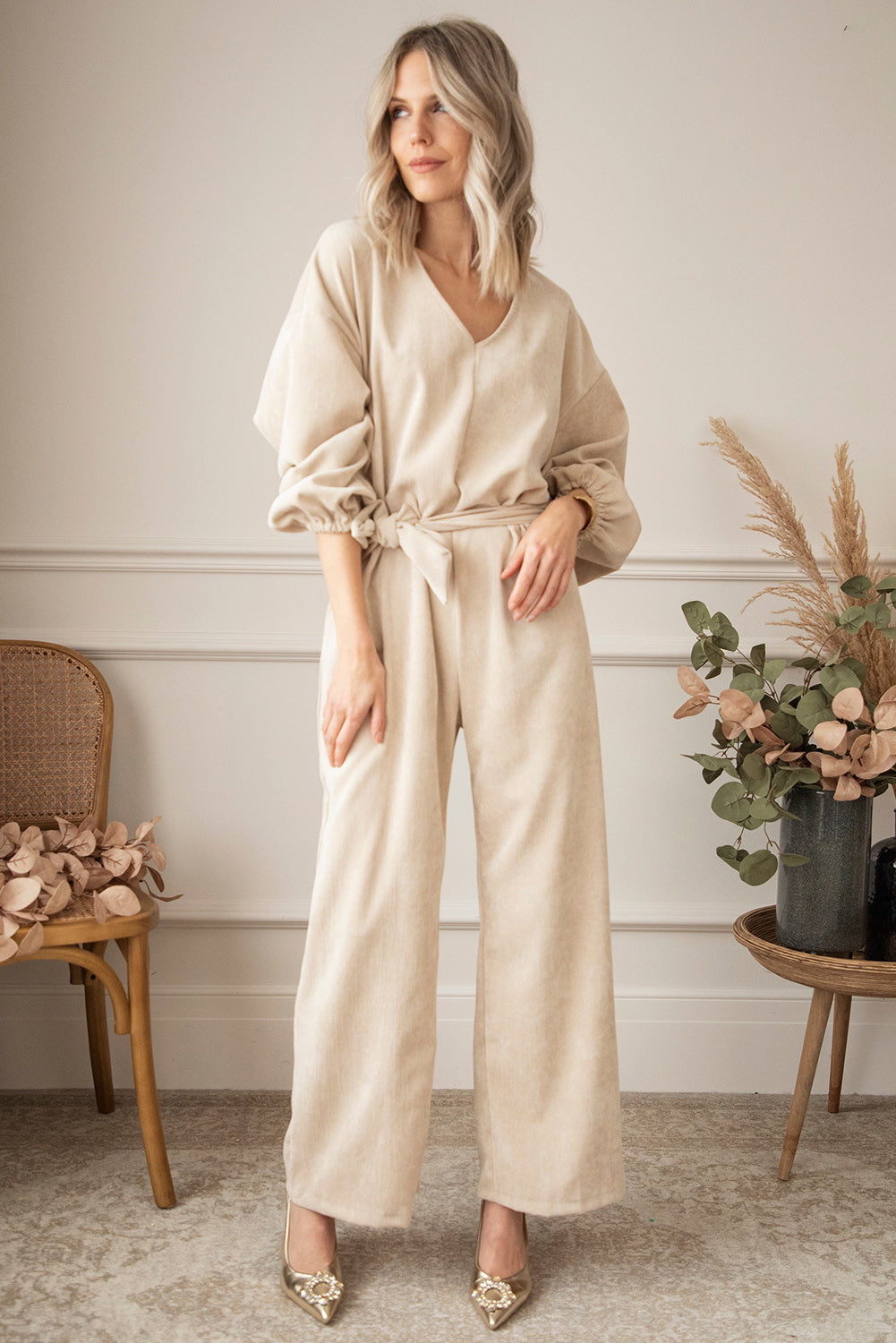 Abrikoos sleutelgat rug V-hals strik taille losse jumpsuit