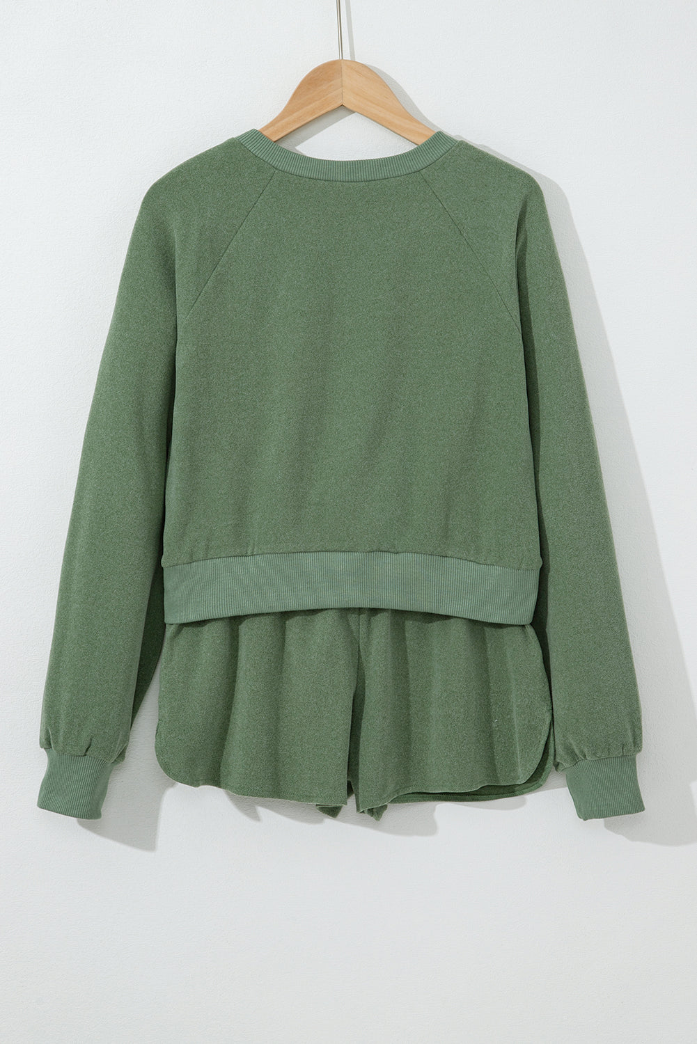 Ensemble deux pièces en polaire verte avec pull court et short