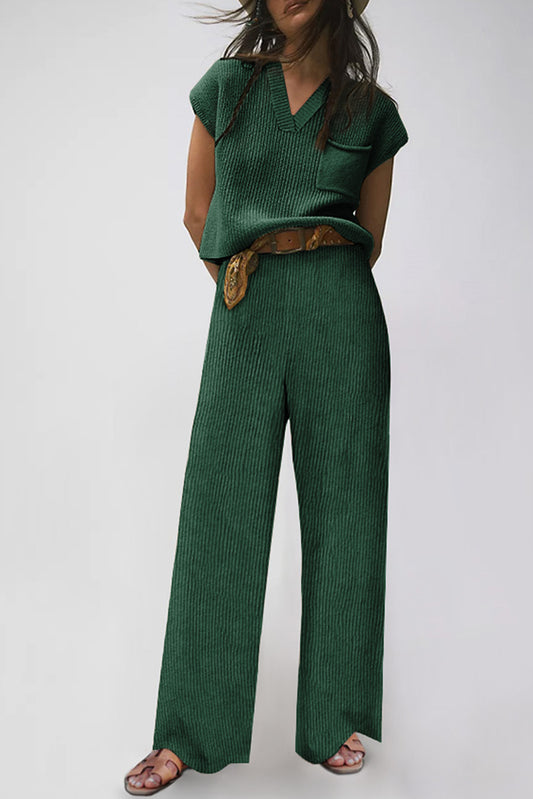 Ensemble pull col V tricoté vert et pantalon décontracté