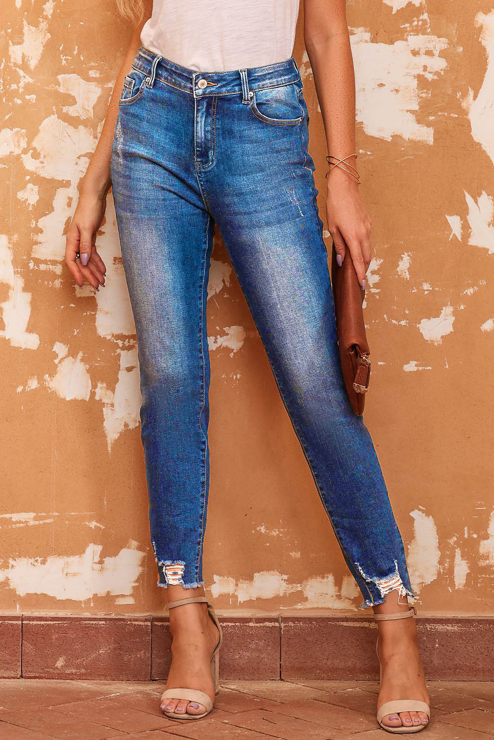 Blauwe skinny jeans met ruwe zoom tot op de enkel