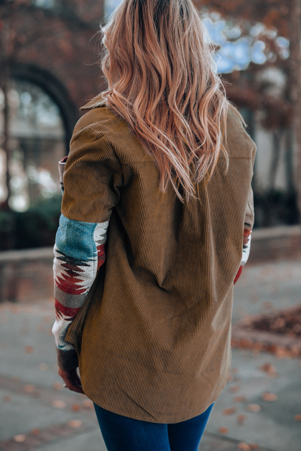 Khaki Aztec-patroon corduroy shacket