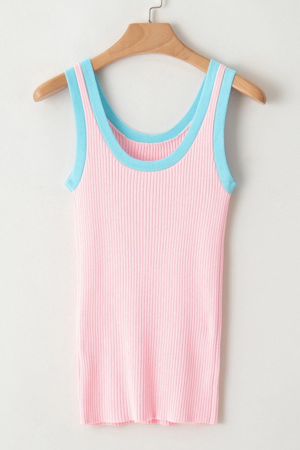 Zwarte geribbelde tanktop met U-hals en geribbelde rand met zwarte colorblock-rand