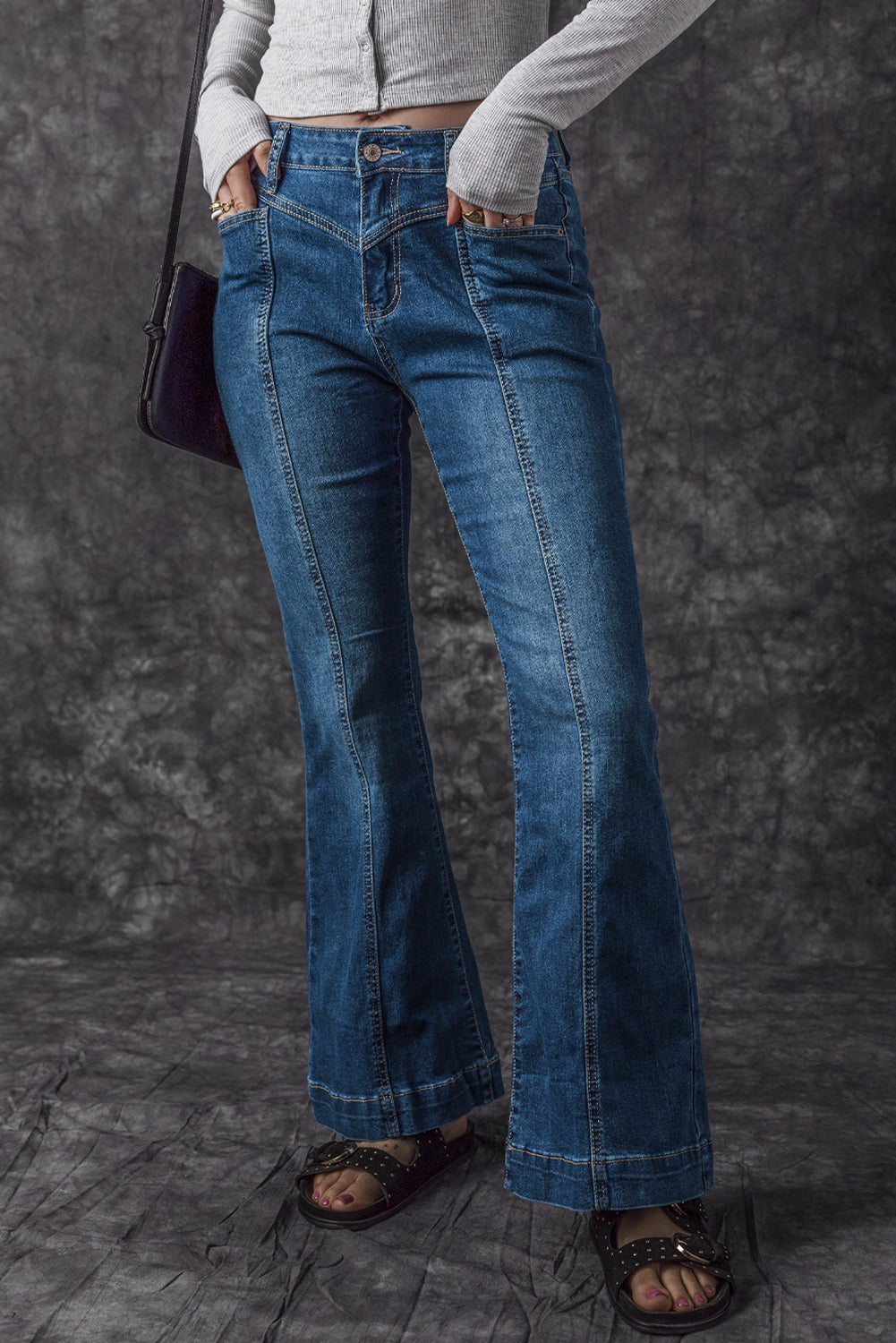 Blauwe jeans met hoge taille en naden en stiksels en flared zakken