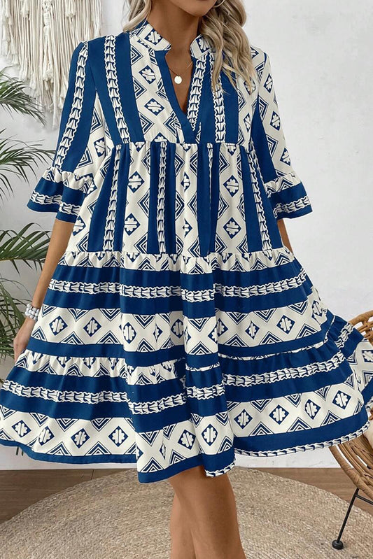 Robe à volants à col en V et imprimé géométrique bleu