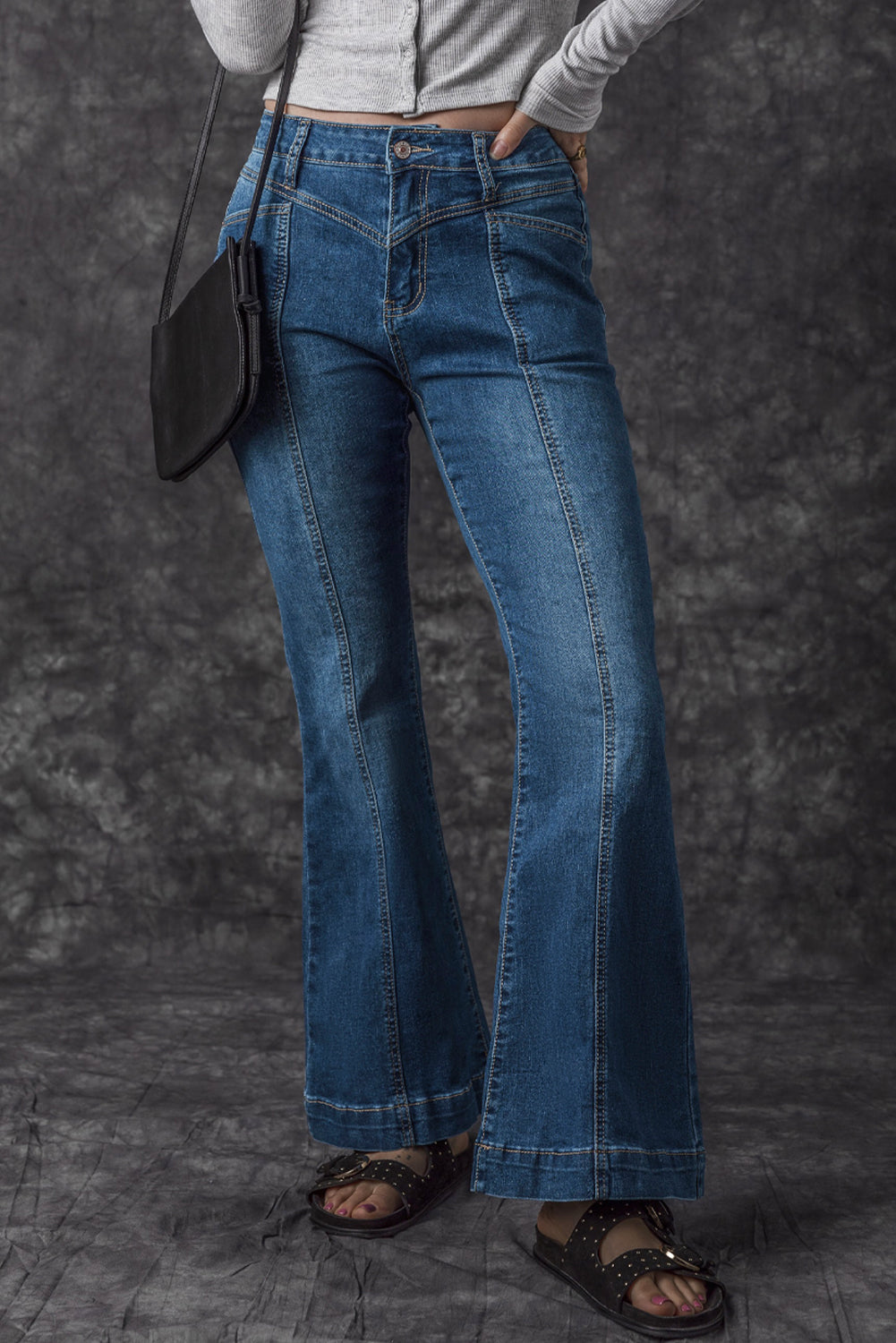 Blauwe jeans met hoge taille en naden en stiksels en flared zakken