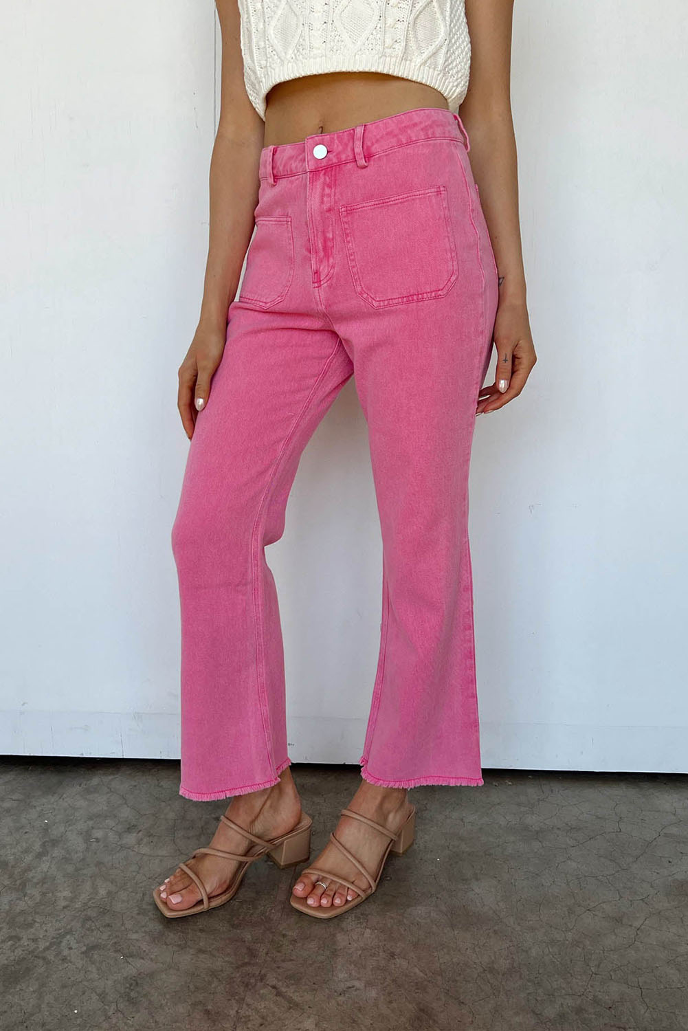 Roze enkellange flared jeans met ruwe zoom