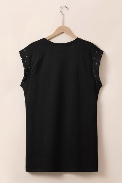 Zwarte T-shirtjurk met studs en capuchon in grote maten