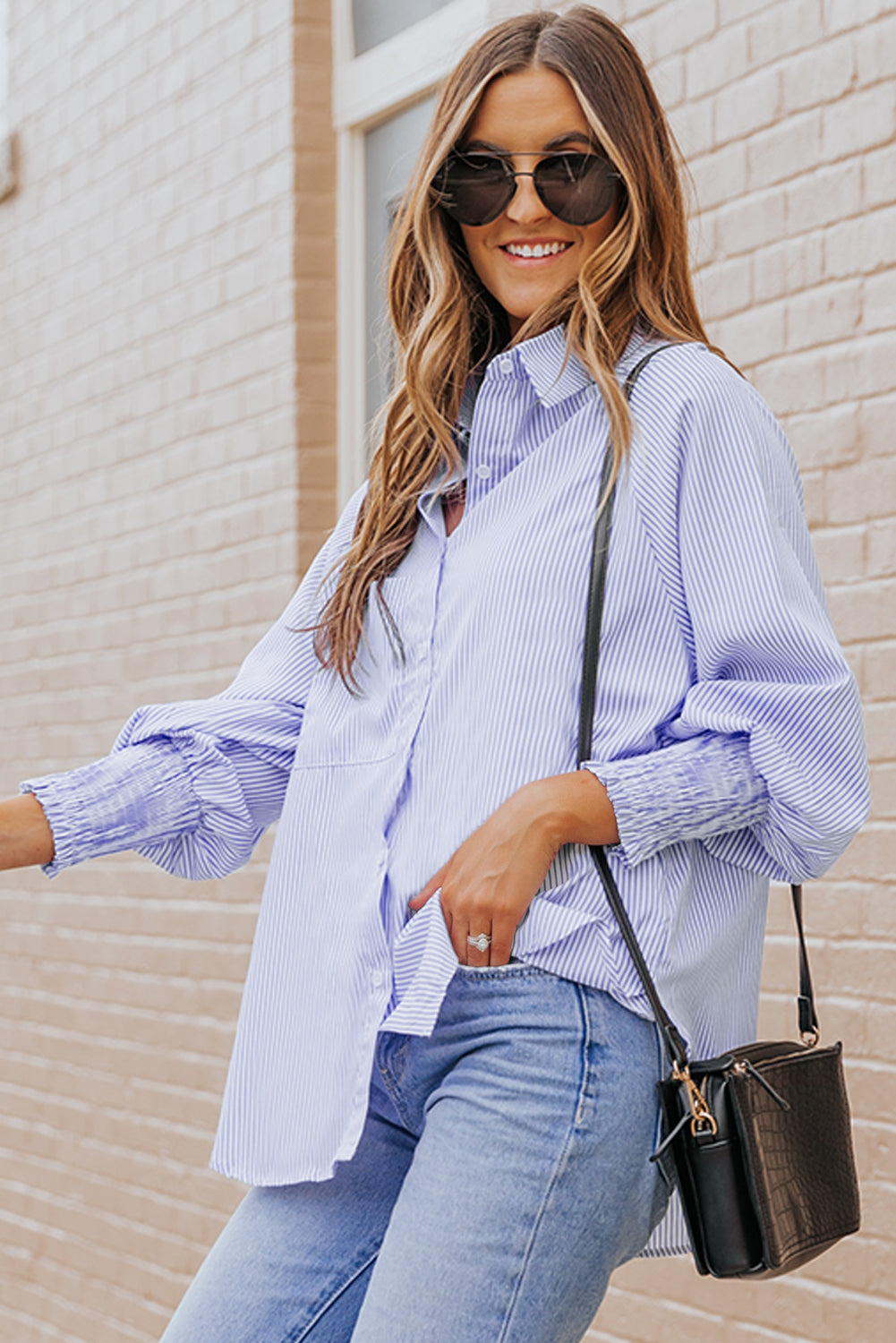 Hemelsblauw gesmokt gestreept boyfriend-shirt met zakje