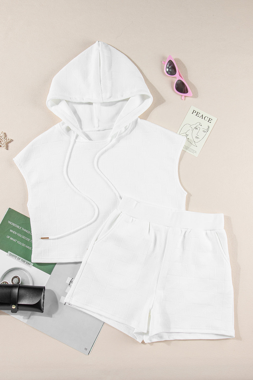 Witte getextureerde cropped hoodie en shorts set