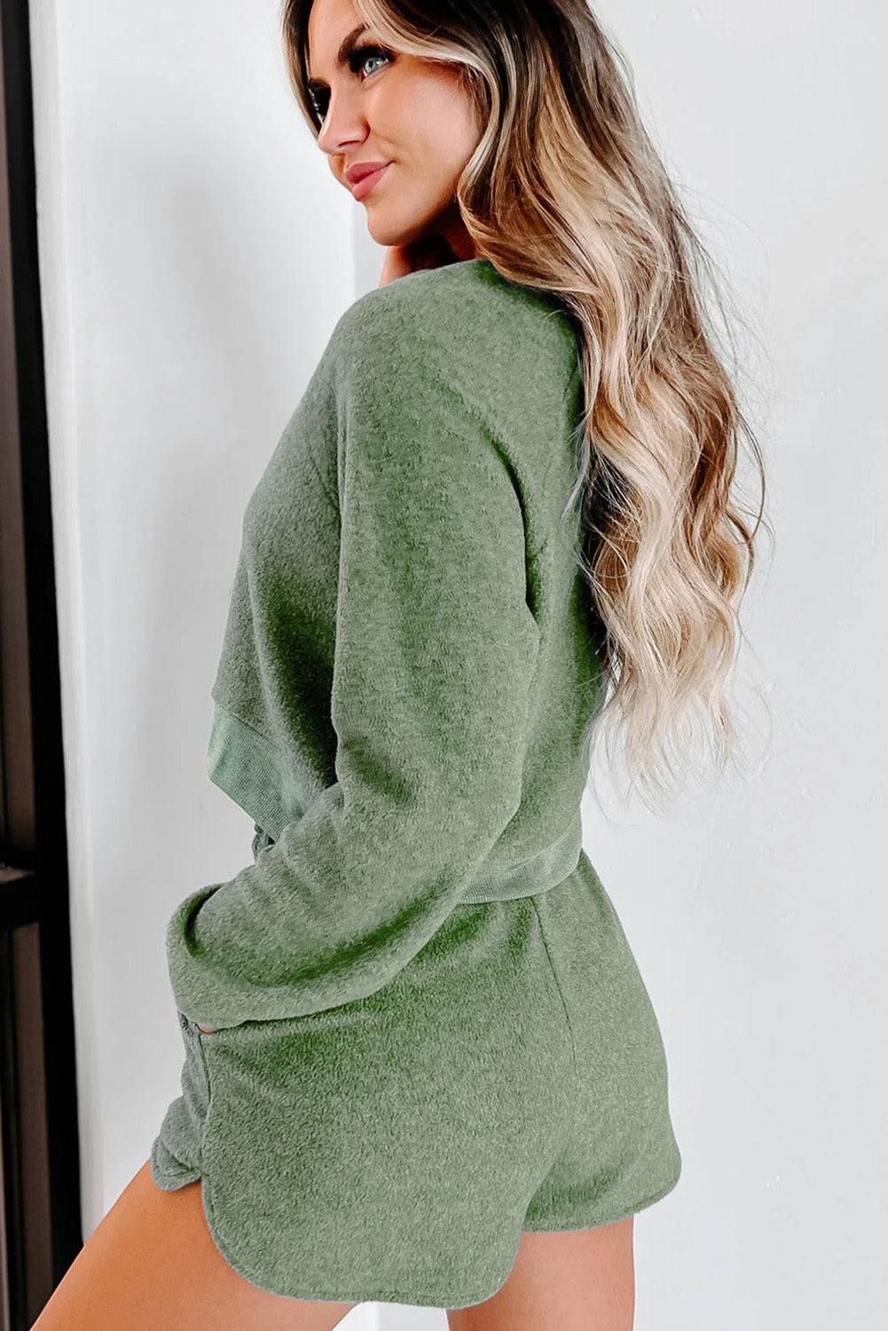 Groene fleece tweedelige cropped pullover en shorts set