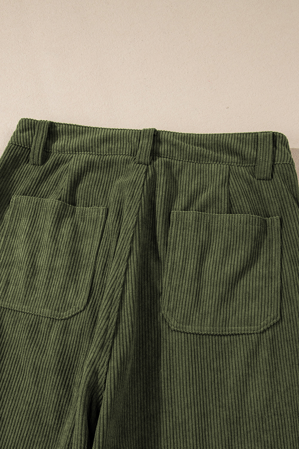 Groene corduroy broek met hoge taille en vierkante zakken