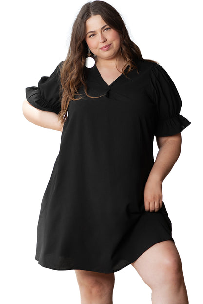 Zwarte effen geplooide pofmouw V-hals plus-size mini-jurk